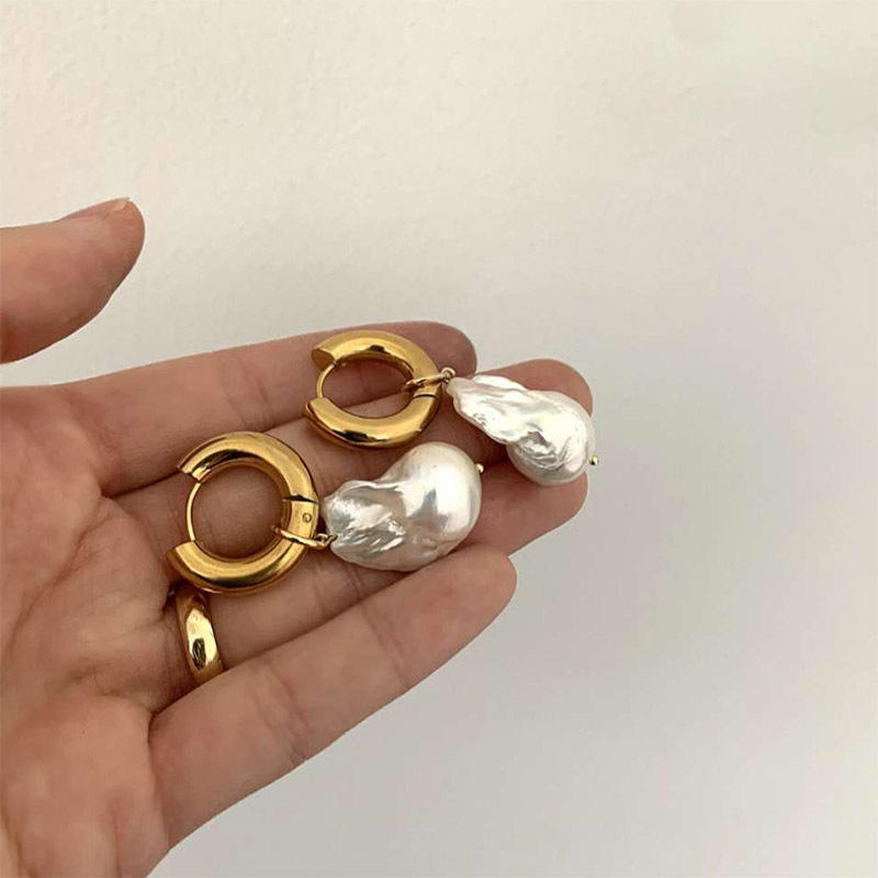 Pearl Drop Earring