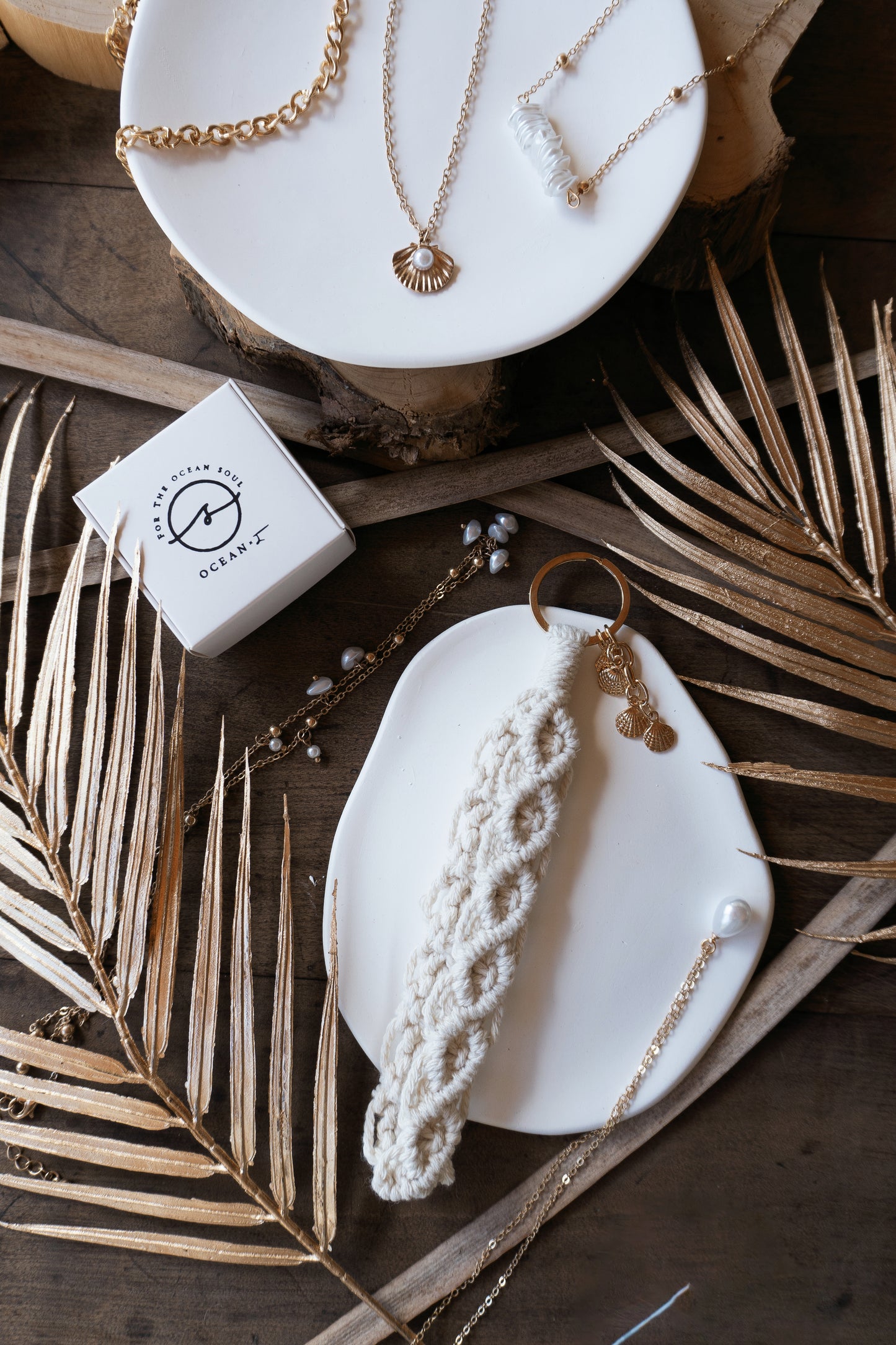 O + I Handmade Macrame Shell Keychain